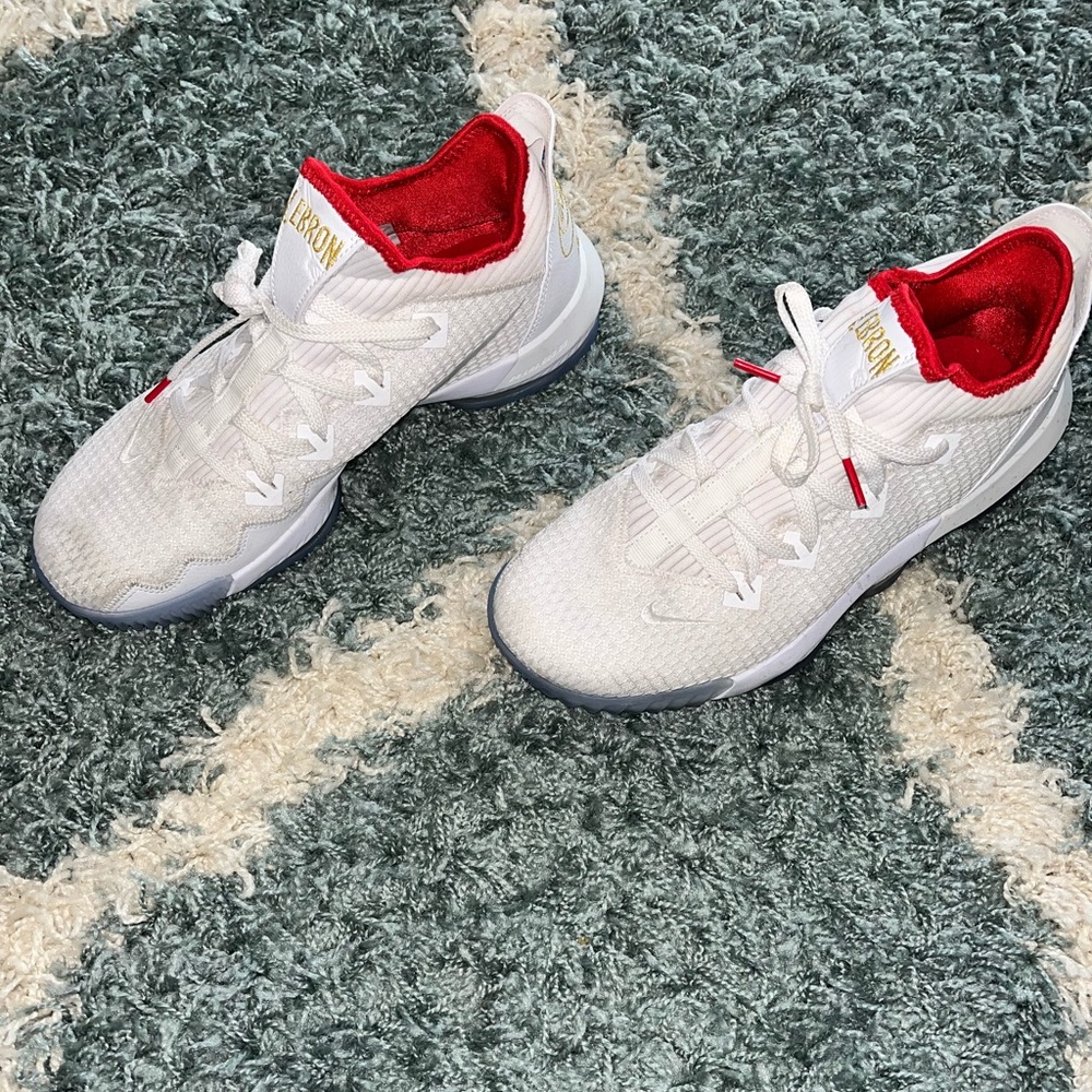 Lebron 16